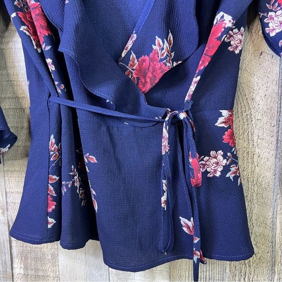 Timing Large Blue Wrap Top w/Tie & Ruffles on the Nexk & Sleeve - Picture 4 of 11